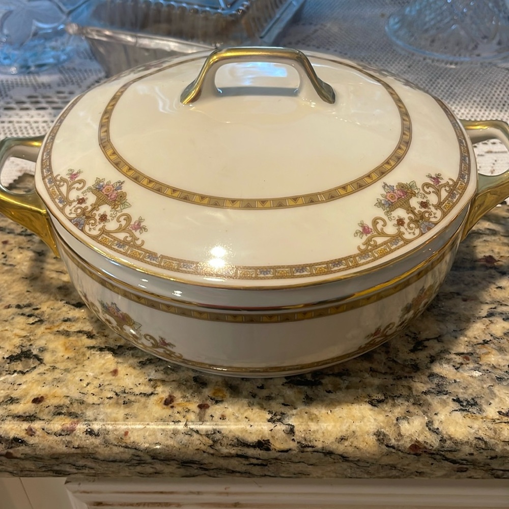 Moresque (Cream) Round Covered Vegetable EPIAG vintage